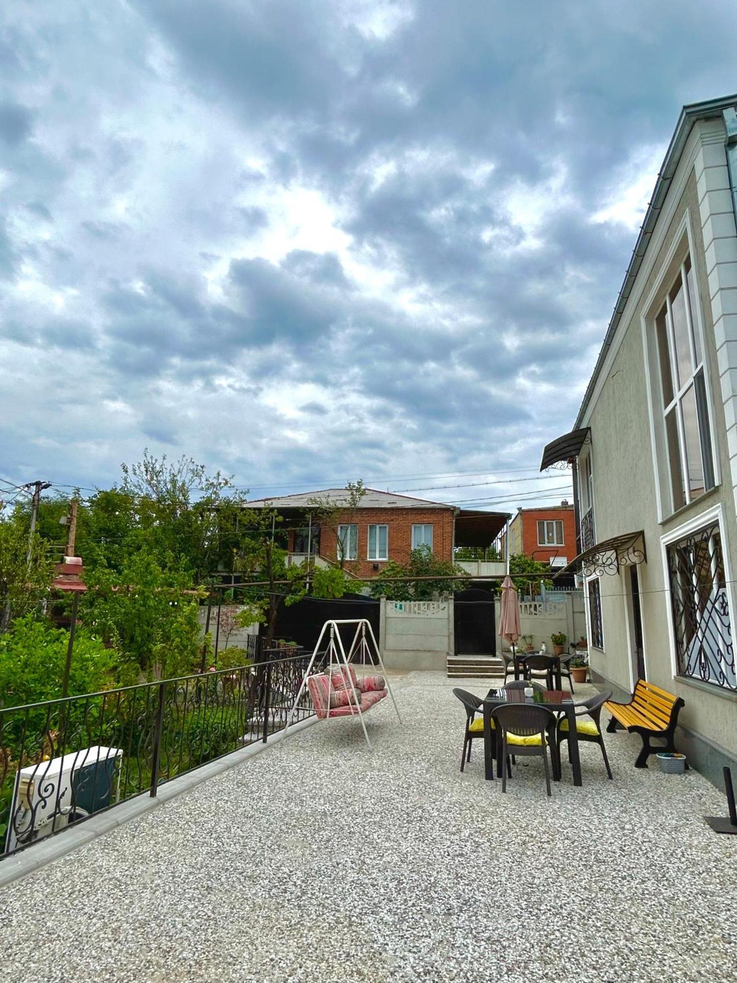 Gold Guest House Kutaisi Exterior photo
