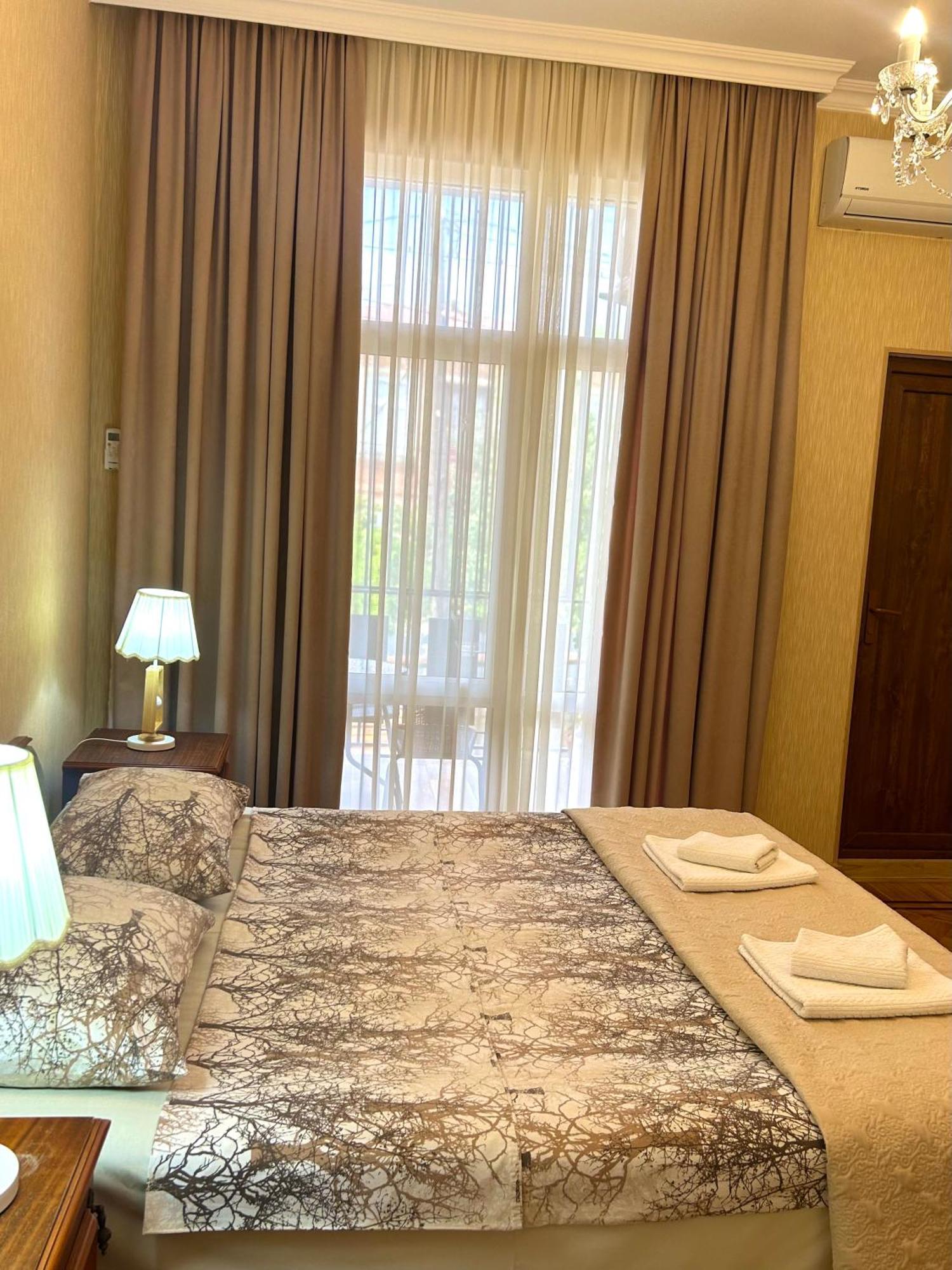 Gold Guest House Kutaisi Exterior photo